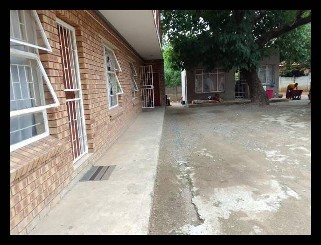 3 BEDROOM HOUSE FOR SALE IN OOS EINDE